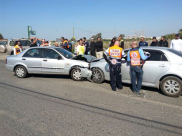 بالصور: 6 إصابات متفاوتة بحادث طرق بين مركبتين وسط مدينة اللد